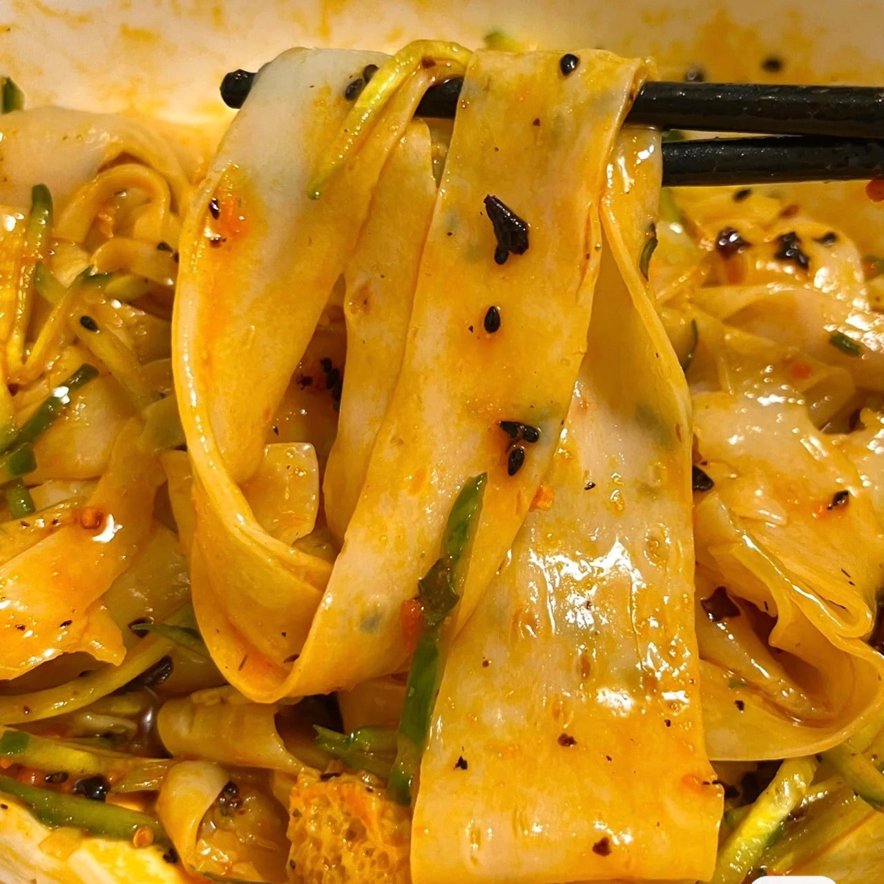 Sichuan Mianpi Noodles in Red Oil & Sesame Sauce 105g - Akuan
