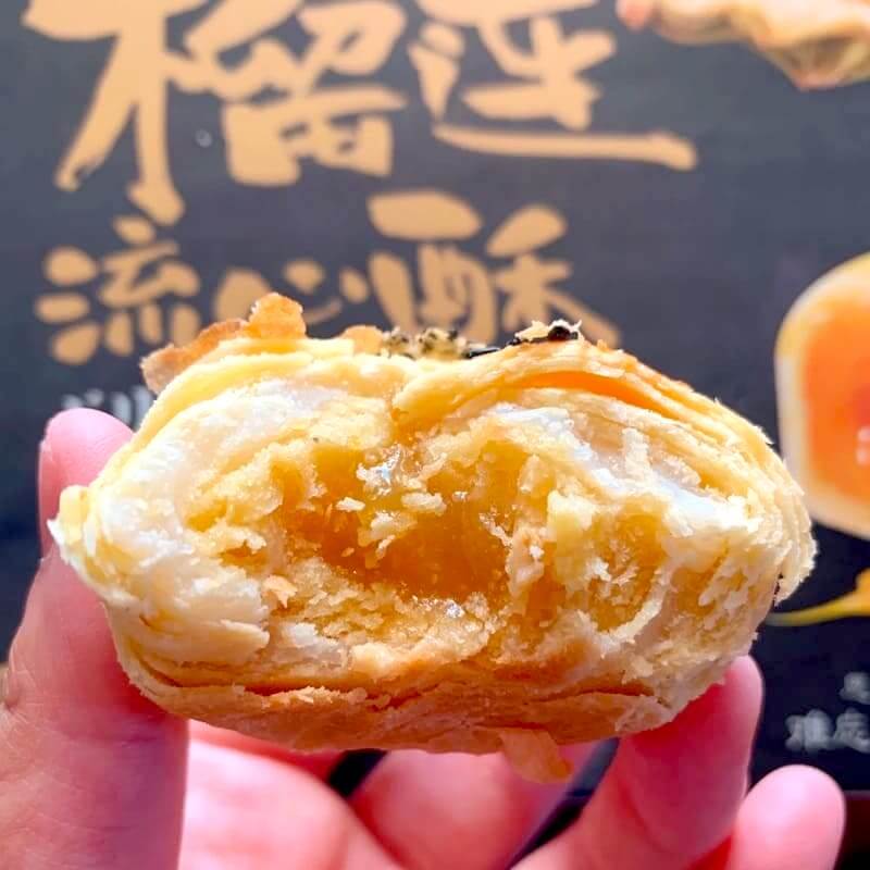 Puff Pastry Mooncake Lava Durian 220g - Aji