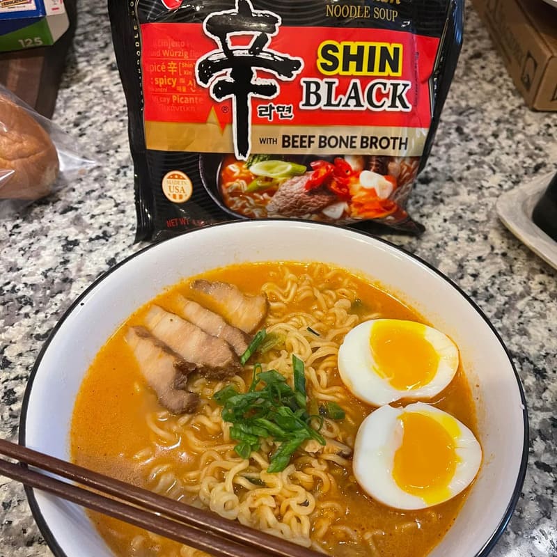 Shin Ramyun Black Premium Instant Noodles 130g - Nongshim